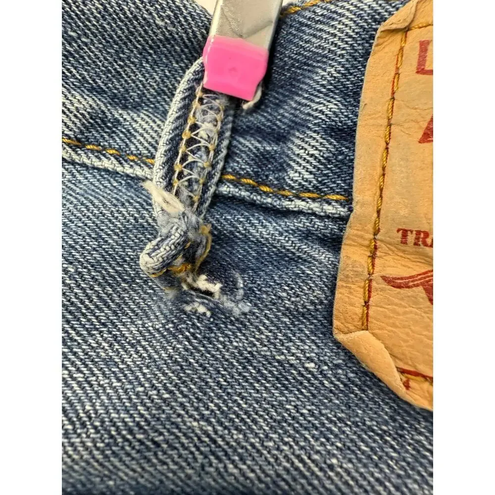 Vintage Levi's 550 Relaxed Fit Jeans Men's 38x34 Blue Denim Straight Leg Classic